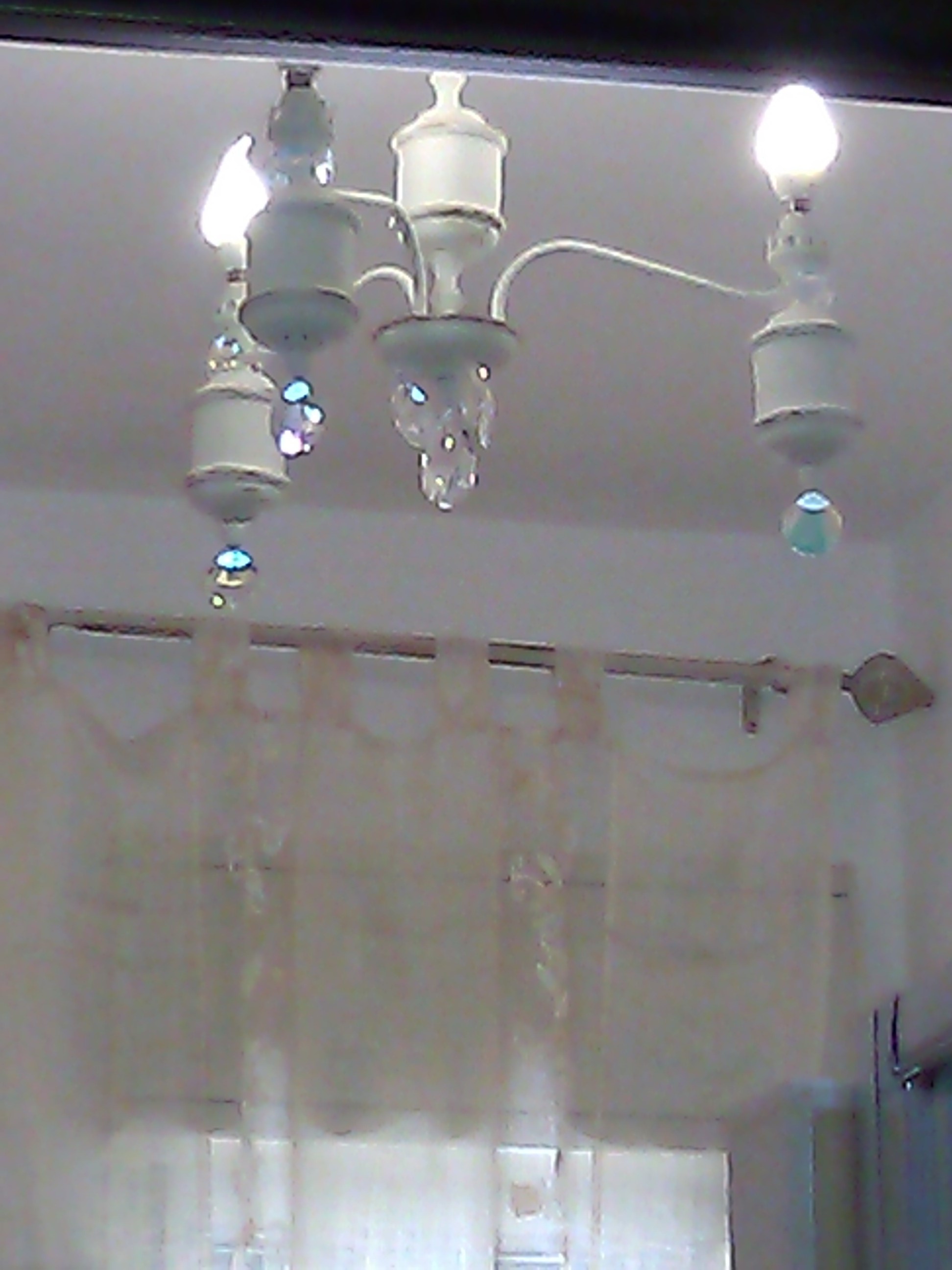 Vecchio lampadario convertito in stile shabby il blog italiano ...